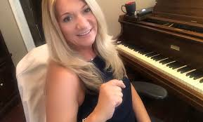 signature piano and voice lessons up