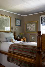 Bedroom With Pretty Plaid Bedding