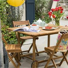 Dining pallet garden chairs and table