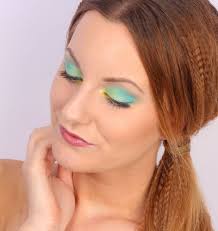 green eye shadow