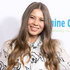 It has been about 15 years since steve irwin's tragic passing; Here S What Bindi Irwin Steve Irwin S Daughter Is Up To Now