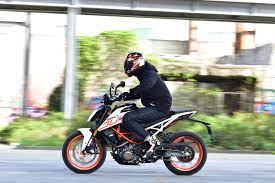 2017 ktm 390 duke first ride review