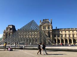 is the louvre museum worth visiting in