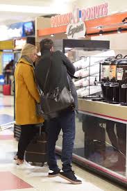 Les meilleurs gifs pour dunkin donuts. 47 Times Ben Affleck And Lindsay Shookus Got Iced Coffee