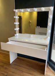Огледалата за баня са различни от стандартните огледала, тъй като трябва да издържат на влагата и резките температурни промени. Ogledalo Mebeli Po Porchka Olx Bg