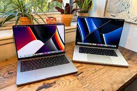 Nên mua Macbook Pro chip M1 Pro hay M1 Max: máy nào mới là quái vật thật sự?