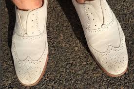 how to coordinate white shoes with