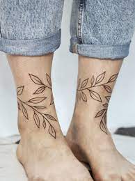 Татуировки на ноге девушке