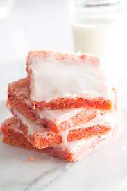 They start with a cake mix and are finished with a white chocolate dip. How To Make The Best Strawberry Brownies Ever From Cake Mix Family Savvy