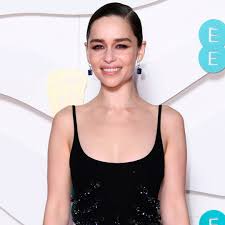 From her spectacular smile to her fit. Emilia Clarke Reignites The Game Of Thrones Coffee Cup Debate E Online Deutschland