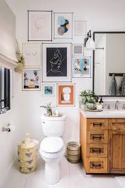 15 bathrooms with beautiful wall decor