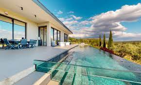 luxury houses and villas in