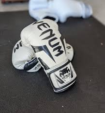 venum elite boxing gloves review