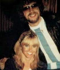 His second wife was sandi kapelson. Sani Kapelson Lynne Jeff Lynne Bio Family Trivia Famous Birthdays Jeff Lynne Is A Member Of Octavioymariadolores