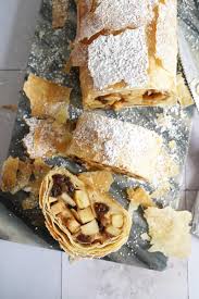 easy apple strudel with phyllo dough