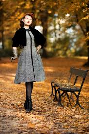 dress in 1950s clothing in autumn
