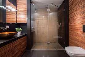 Di beberapa tempat, desain shower kamar mandi dibuat unik lho, bela. Desain Kamar Mandi Hotel Minimalis Cek Bahan Bangunan