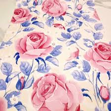 Mawar merupakan ratu bunga yang memainkan peran utama dalam puisi, agama, seni, dan sastra; Wallpaper Mawar Red Pink Rose Pattern Petal Garden Roses Design Flower Plant Textile 1853907 Wallpaperkiss