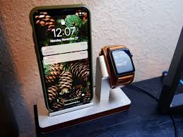 charge both iphone and apple watch