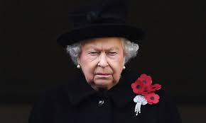 На мемориала на ввс в рънимийд тя участва в отбелязването на стогодишнината на кралските австралийски военновъздушни сили. Kralica Elizabet Ii Krizisniyat Menidzhr Na Uindzor Posledni Novini Ot Dnes Bg