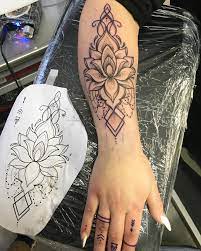 Wija tattoo - Ornement avant bras plus doigts! #wijatattoo  #ornementaltattoo #ornement #ornemental #laval53 #lamayenne #tatouage  #tatouagefemme #inkedgirls #inked #inkgirl #tatuaggio #tatuagem #tatuajes  #tatuajesmujeres #doigt #bagues💍 #bagues ...
