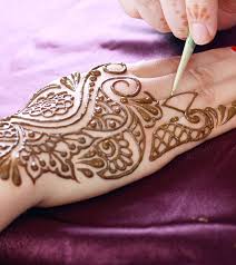 Henna tangan pengantin yang simple, cantik, putih dan elegan. Henna Tangan Simple Dan Mudah