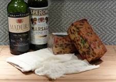 What is the best liquor to soak fruitcake in?