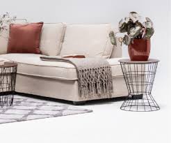 El sofá es una de las piezas claves de la decoración, y él es quien puede ayudarte o perjudicarte en la creación del espacio. Guia De Compra De Sofas