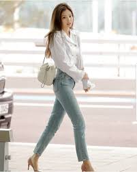 Krystal jung's fashion at hong kong airport on march 21. Jadi Pujaan Banyak Orang Adu Gaya Jennie Blackpink Dan Krystal F X