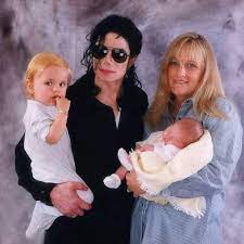 L'ex-femme de Michael Jackson, Debbie, sanglote alors qu'elle partage ses regrets pour la mort du roi de la pop Images?q=tbn:ANd9GcT6wfyQzmbKn3kcY28drFTk5AJDjuh8cg4cI0AyV14wRIpbqkrW9DWzXhDDA1WGO03TajA&usqp=CAU