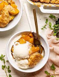easy southern peach cobbler with