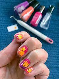 I love to experiment with my nail art but to draw freehandedly some geometric designs is even for me too much work. Easy Diy Floral Nail Decals With Vinyl And Cricut 100 Directions