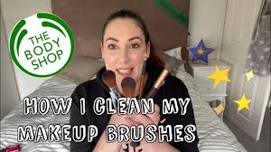 makeup brush cleaning himan