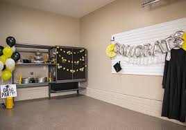 host a graduation party in your garage