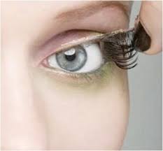 6 steps to remove your false eyelashes