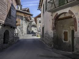 The town is built along bardonecchia stream, a of the dora riparia. Latest News Halsbury Ski