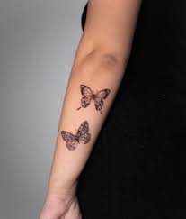 25 idées canons de tatouages papillon à adopter en 2022 - Femme Actuelle