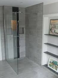 Im bereich der innenarchitektur bezeichnet eine bordüre verschiedene dinge: Badezimmer Halbhoch Fliesen Google Suche Badezimmer Fliesen Badezimmer Walk In Dusche
