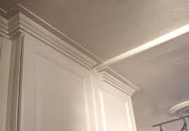install an improvised kitchen crown molding