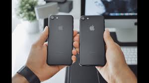 Apple ships the matte black in a white box, while the jet black model comes in a unique black box. Iphone 7 Jet Black Unboxing Jet Black Vs Matte Black Youtube