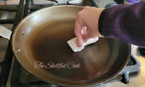 clean a carbon steel pan