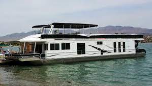 Super 80 houseboats 16′ wide x 80′ long, 6 bedrooms with vanity, 2 bathrooms with shower, full kitchen, television with dvd, flybridge with canopy, sleeps 12 people, central air condtioning, full size. Pin By Rfernando On Floating Houses House Boat Houseboat Rentals House Boats For Sale