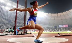 The discus throw, also known as disc throw, is a track and field event in which an athlete throws a heavy disc—called a discus—in an attempt to mark a farther distance than their competitors. El Disco Maquilla El Sindrome Del Atletismo Cubano