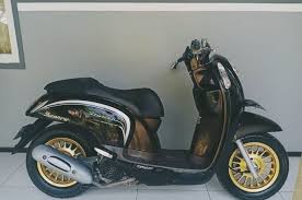 Foto modif sepeda motor deangan desain terbaru. Modifikasi Honda Scoopy Jadi Cafe Racer Biayanya Bikin Kaget Motorplus