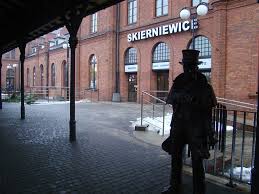 Dworzec w Skierniewicach - jeden z najładniejszych w kraju. I Wokulskiego  „spotkasz” na peronie