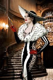 It's finally time to vote whether we like these 12 looks from cruella or not. Pin En Disney Cosplay