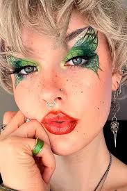 makeup looks for las with green eyes