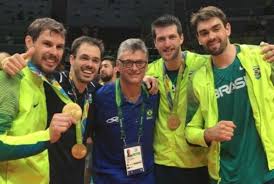 A seleção brasileira masculina de vôlei não poderia estar em melhor momento para a olimpíada de tóquio. Tecnico Da Selecao Brasileira De Volei Renan Dal Zotto E Intubado Com Covid 19