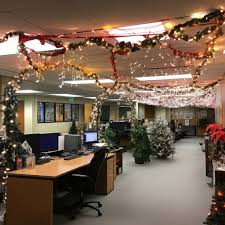 20 office christmas decorating