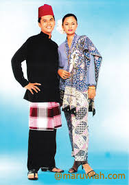 Pakaian tradisional melayu merujuk kepada pakaian tradisional orang melayu, terutamanya baju melayu dan baju kurung. Pakaian Tradisional Malaysia Maruwiah Ahmat